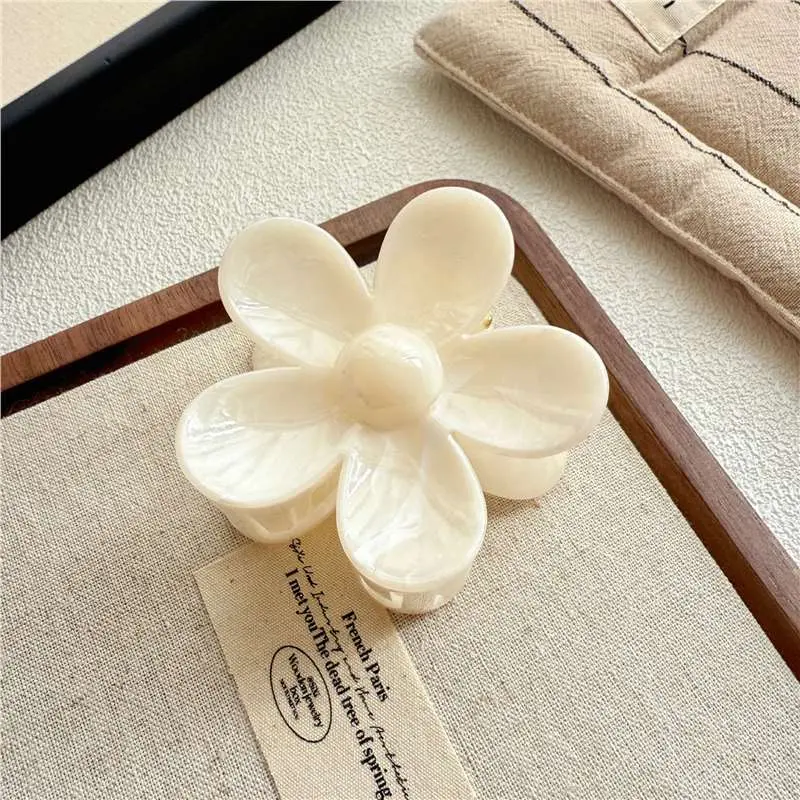 7CM Five petal Flower (White Blunt)