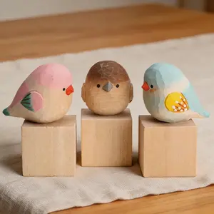 Hand Carved Wooden Sparrow Figurine Cute Fat Bird Statue Hand-Painted Wood Bird Ornament for Home Desk Shelf Decor Creative Gift