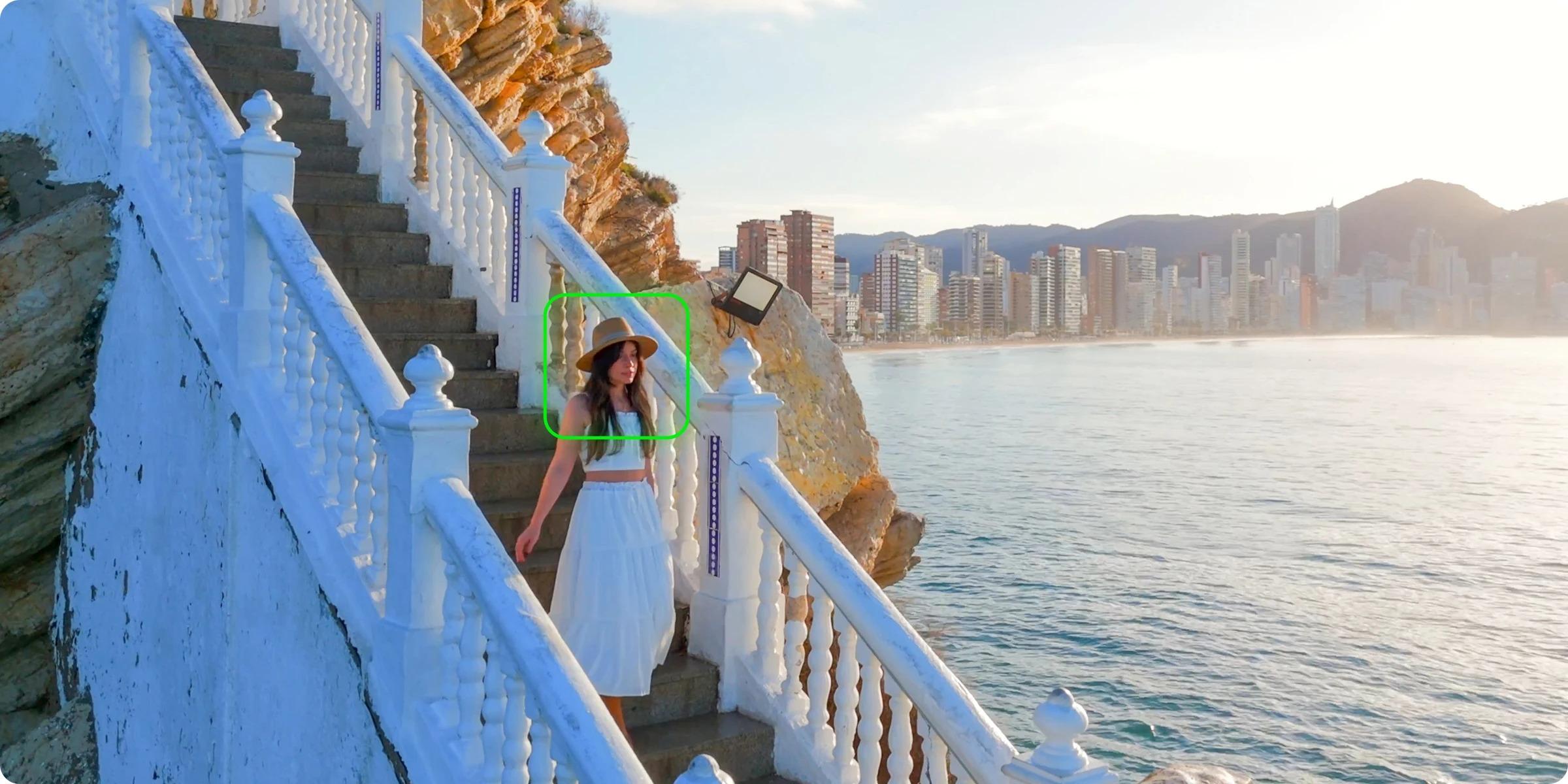 FeiyuTech SCORP Mini 3 Pro Combo | Full Accessory Kit – All-in-One 3-Axis Camera Gimbal, Built-in AI Tracking, Detachable Remote Handle, Vertical Shooting Compatible,for Mirrorless Camera, Action & Smartphone