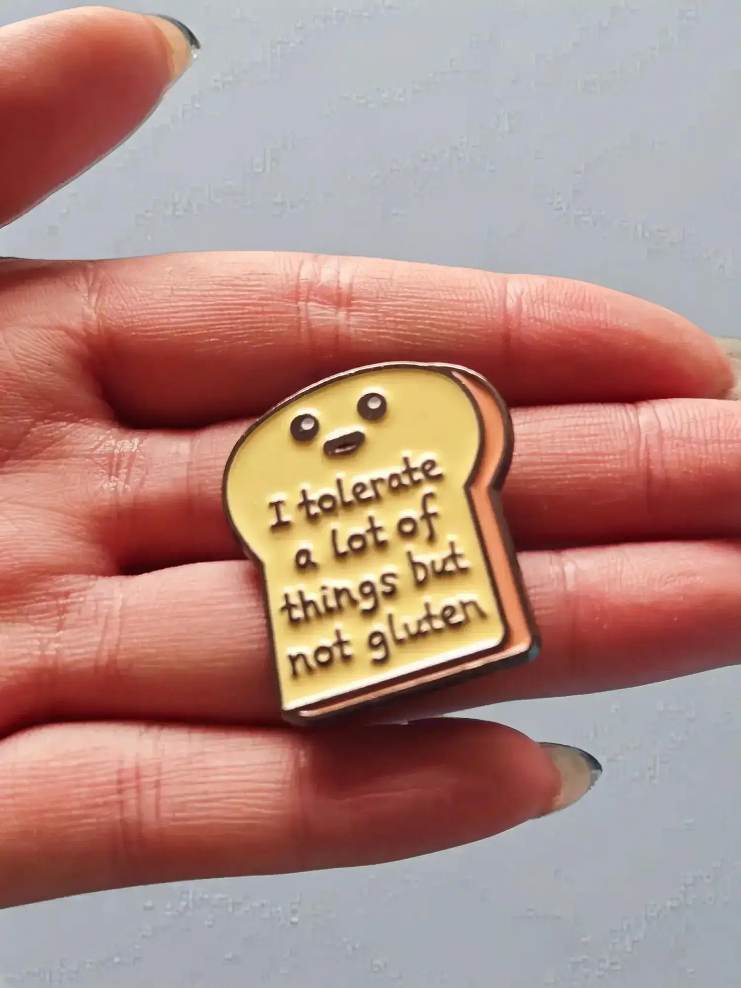 Bread & Letter Design Personalized Brooch, Cute Toast Design Brooch for Daily Clothing Decor, Fashion Durable Metal Pins for Men & Women, All-match &