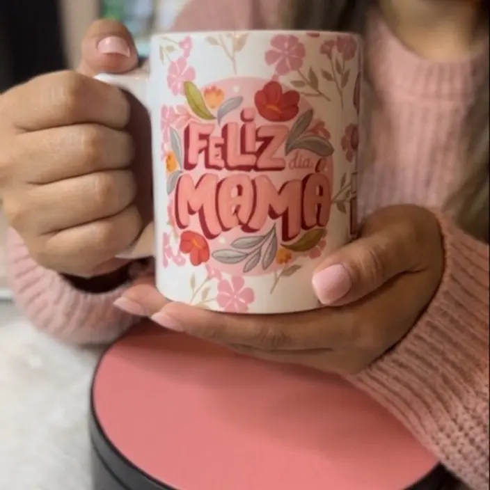 Personalized Mother's Day Mug with Floral Design and "Feliz Dia Mama" Text for a Special Gift - Perfect for Mom