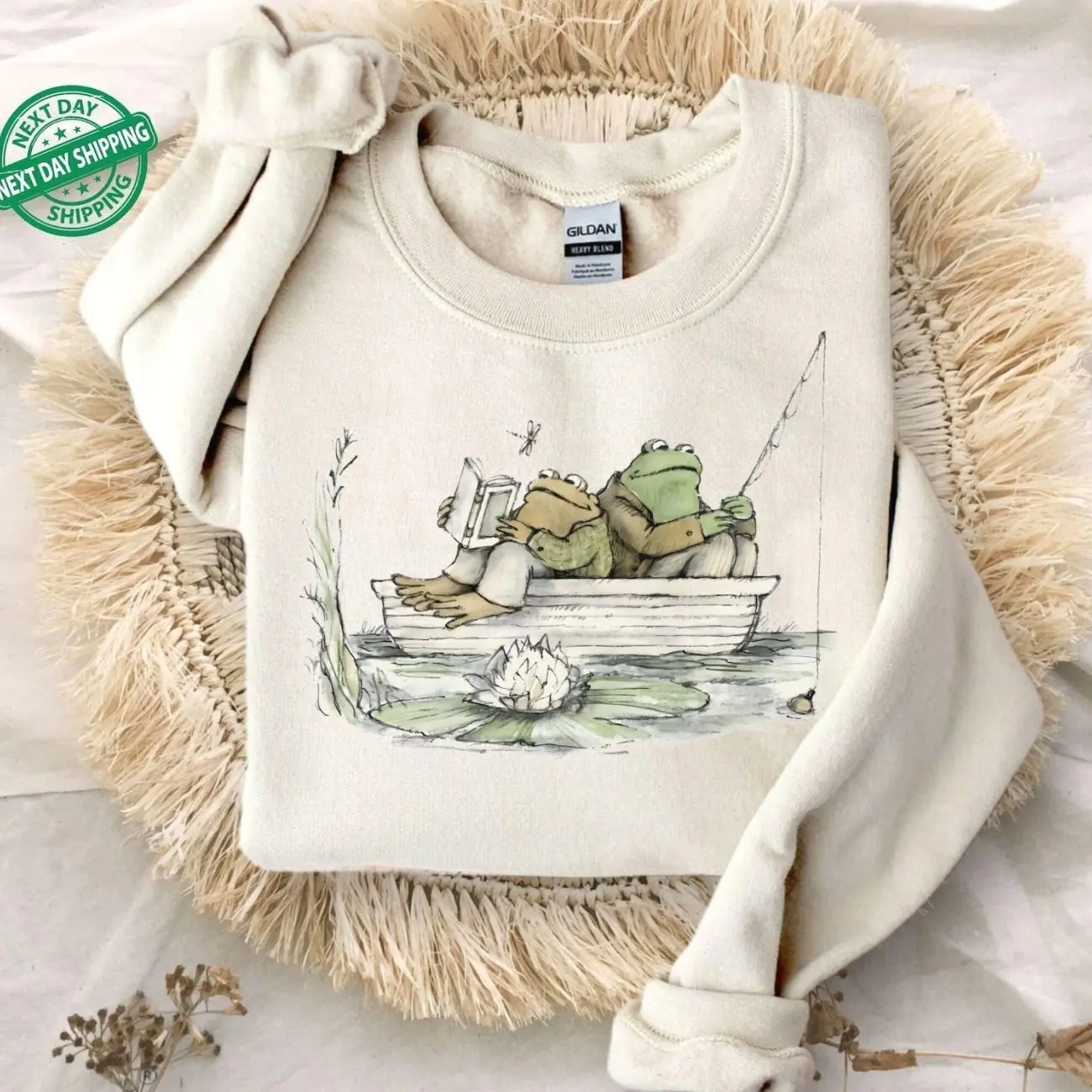 Frog 90s Graphic Sweatshirt, Nature Sweater, Frog, Book Lovers Sweatshirt, Trending Halloween Graphic Sweatshirt, Comfortable Menswear & Womenswear Top, Perfect Gift For Men And Women, Aug1