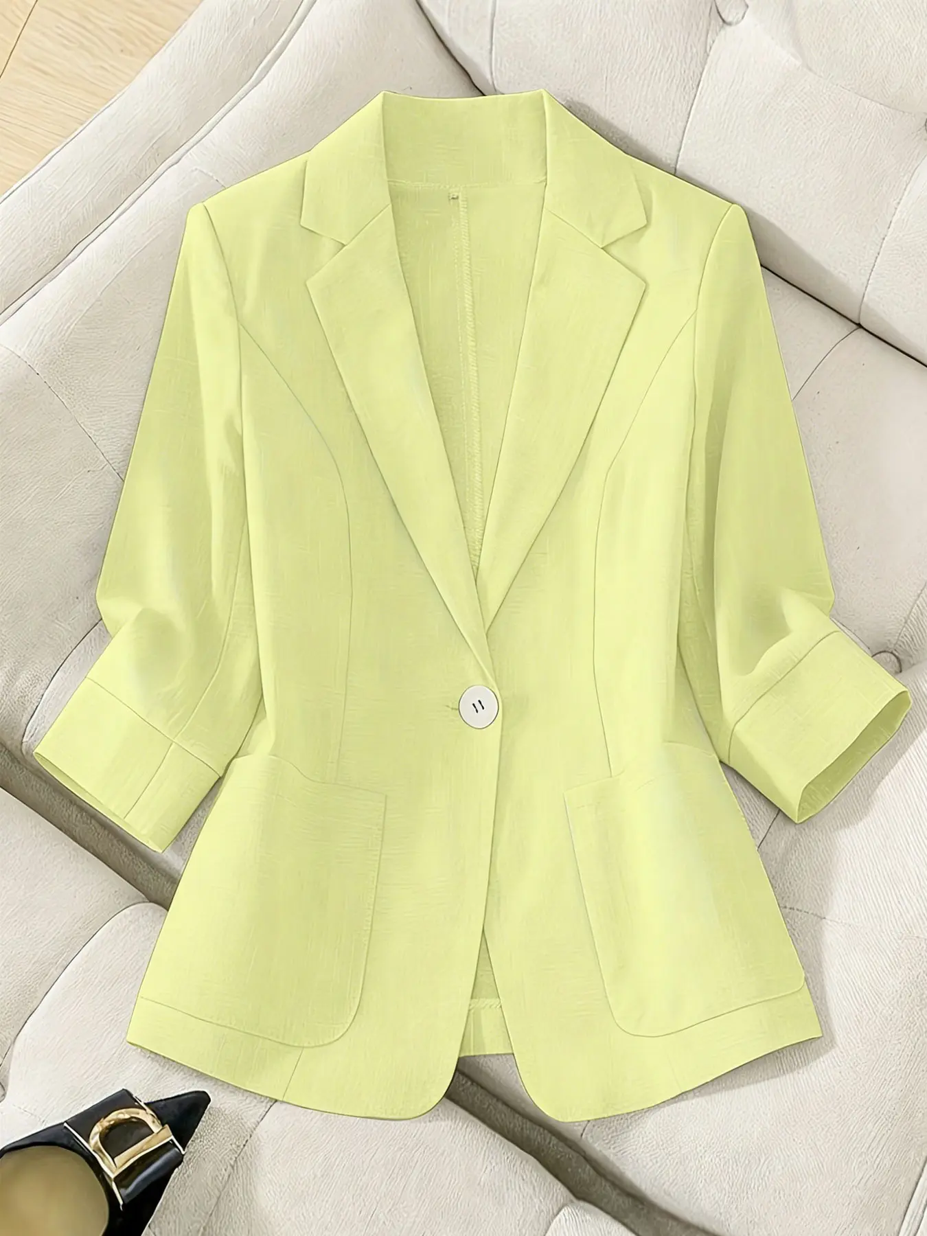 A women's solid color fashionable Minimalist lightweight elegant high-end three-quarter sleeve blazer, suitable for spring and summer, ideal for commuting, daily wear and Office Wear, Fitted blazer jacket