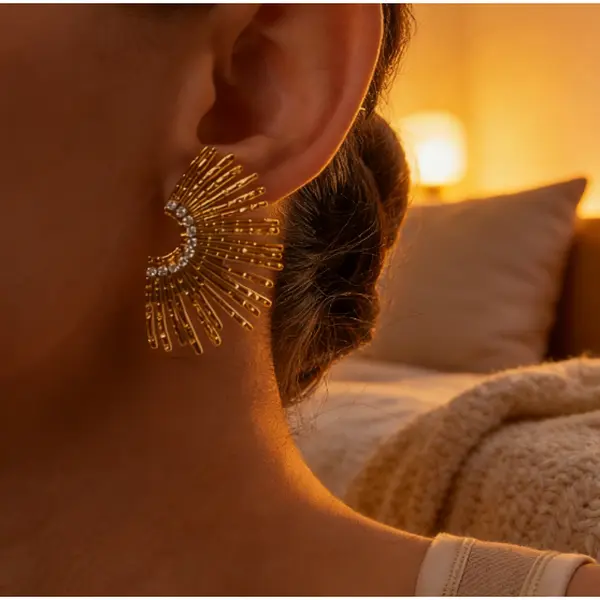 Fashion Ray Women's 18K Gold Titanium Steel Stud Earrings - Light Luxury Rhinestone High-End Vibe Statement
