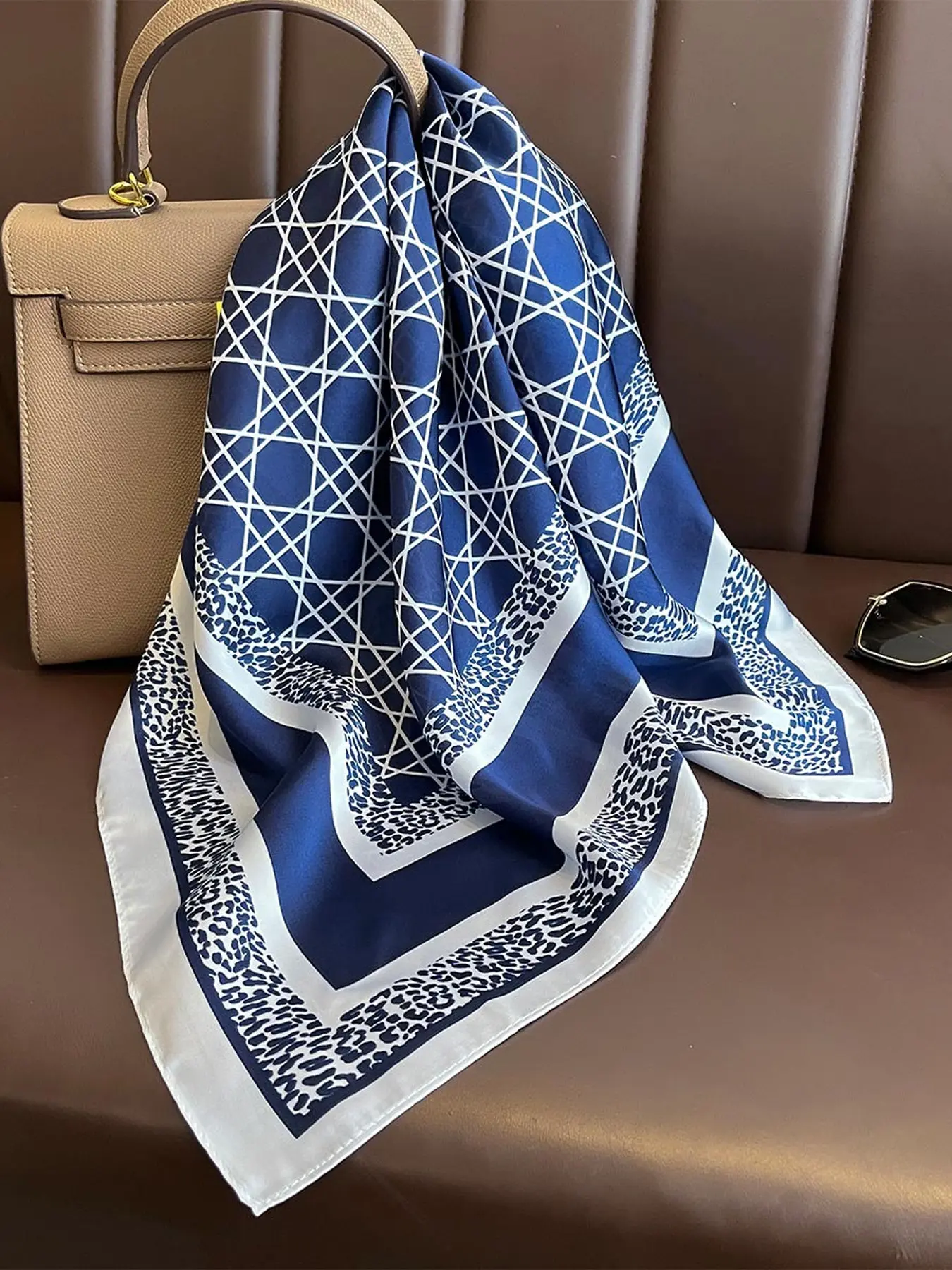 Stylish Geometric Pattern Scarf for Cold Weather, Elegant Multi-Use Neck Wrap for Travel and Photography, Fashionable Loose Fit Shoulder Shawl