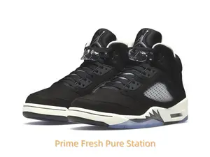 Suede texture on point. These black mids are a total grail.