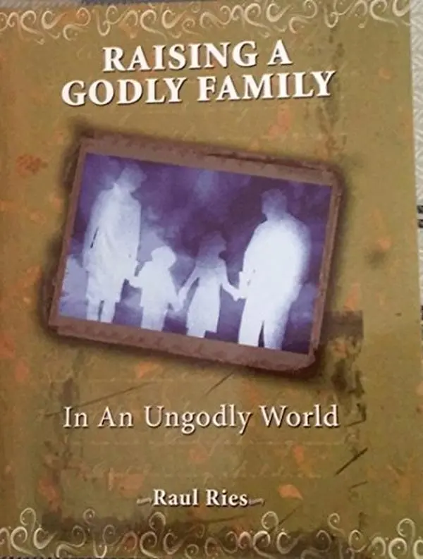 USED-Raising a Godly Family in an Ungodly World by Raul Ries (Paperback)