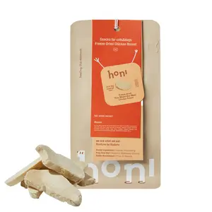 Single-ingredient freeze-dried chicken breast for cats and dogs, raw cut, dental chew snack, training reward, low-sensitivity grain-free formula, no preservatives