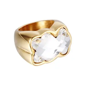 Large white pearl Bear ring