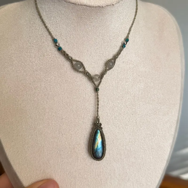 Handmade Macrame necklace with Labradorite and moonstone