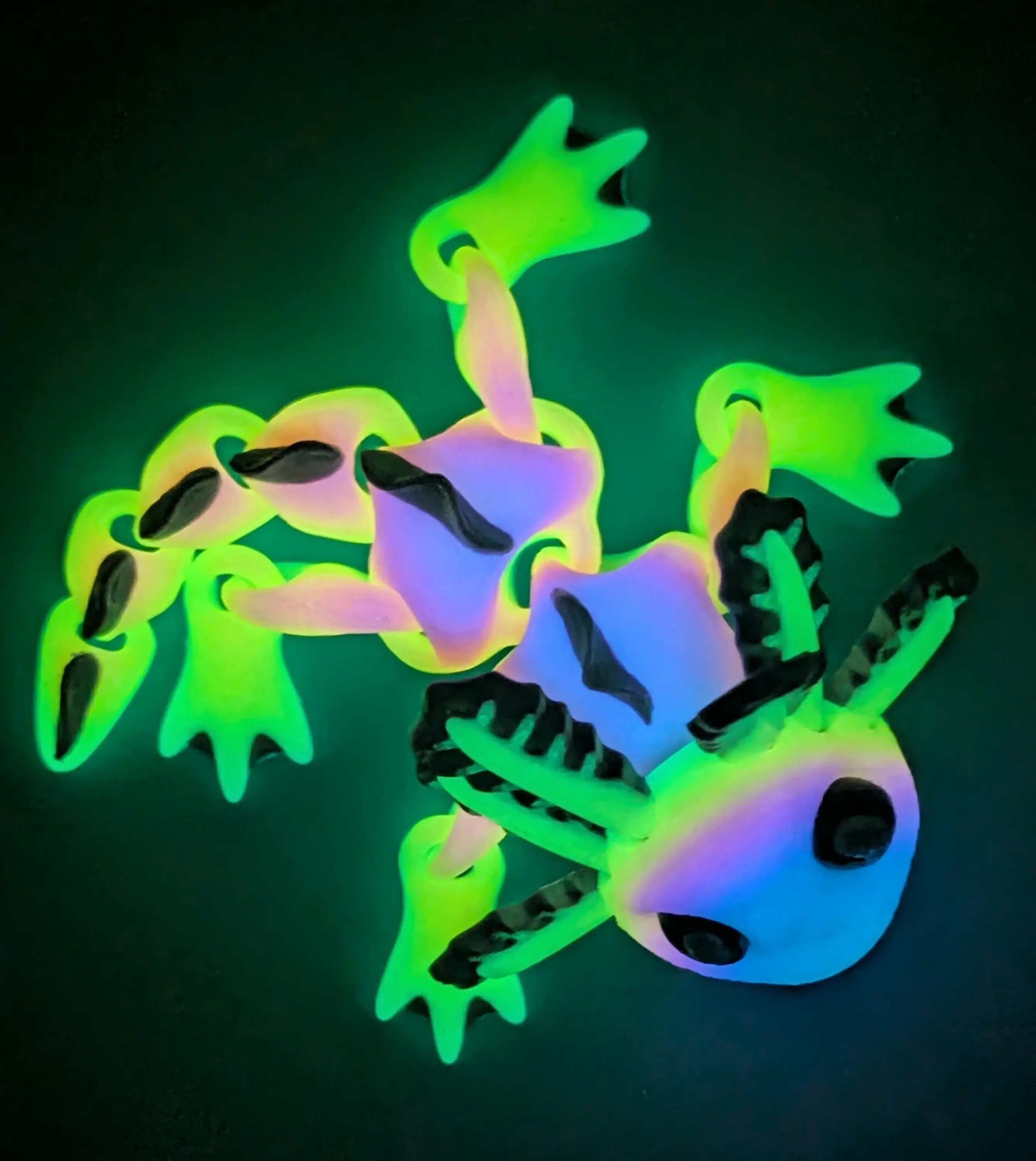🦎✨ Magnetic Glow Axolotl | 3.75" Articulated Nocturnal Fidget | Clings & Glows! 🌑🧲