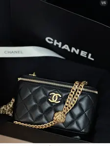 Pre-owned CHANEL leather Crossbody Bags Coco Crush Classic Fragrance with Iconic Scent and Luxurious Packaging Perfect for Gifting and Everyday Wear