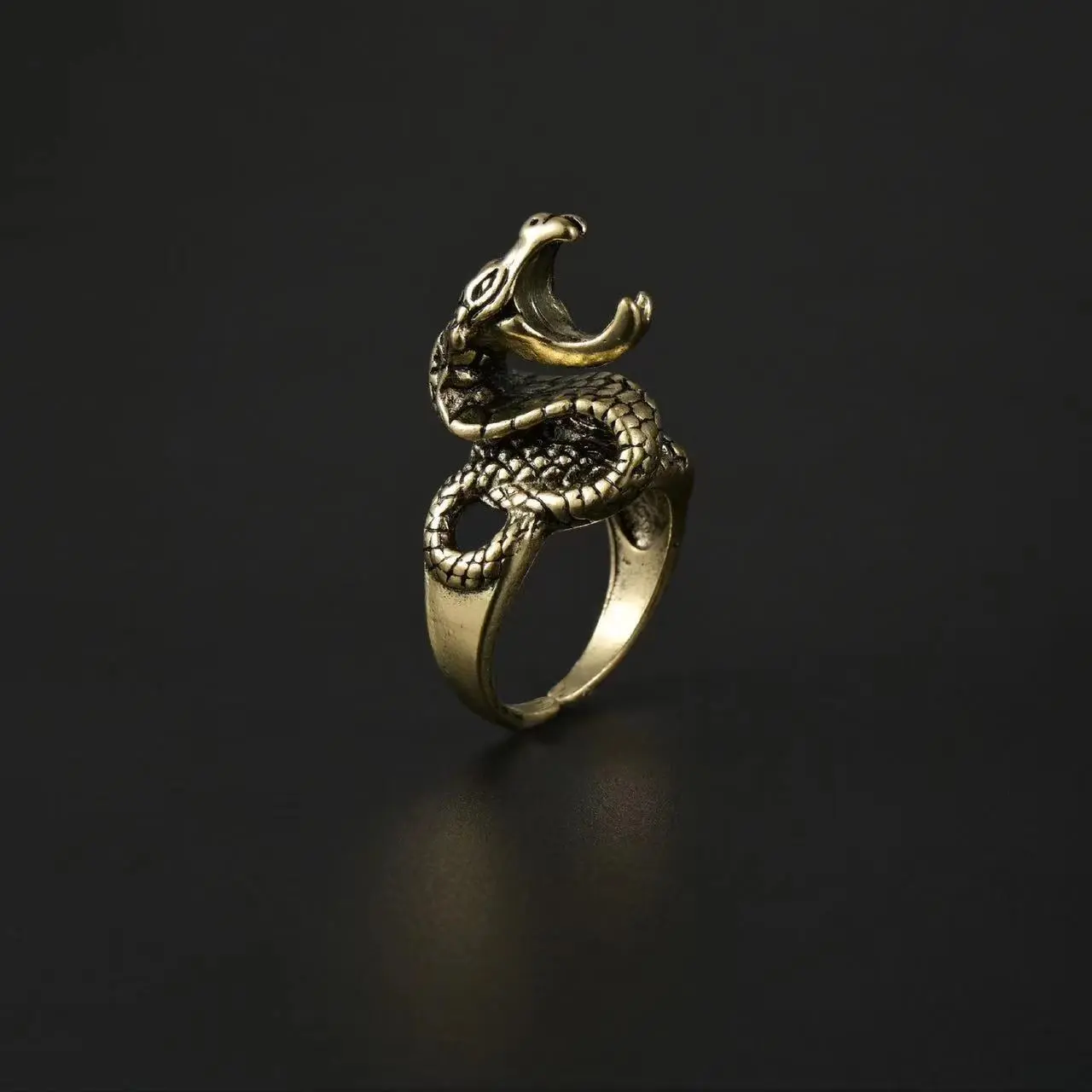 Dragon Shaped Ring Cigarette Holder Trendy Accessory Gift For Smokers Dragon Shaped Ring Cigarette Holder Trendy Accessory Gift For Smokers
