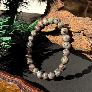 Yooperlite Beaded Bracelet, Handmade Craft Unisex Accessory with Elastic Band, Basic Casual Confidence-Boosting Fashion Piece for Anniversary Gifts
