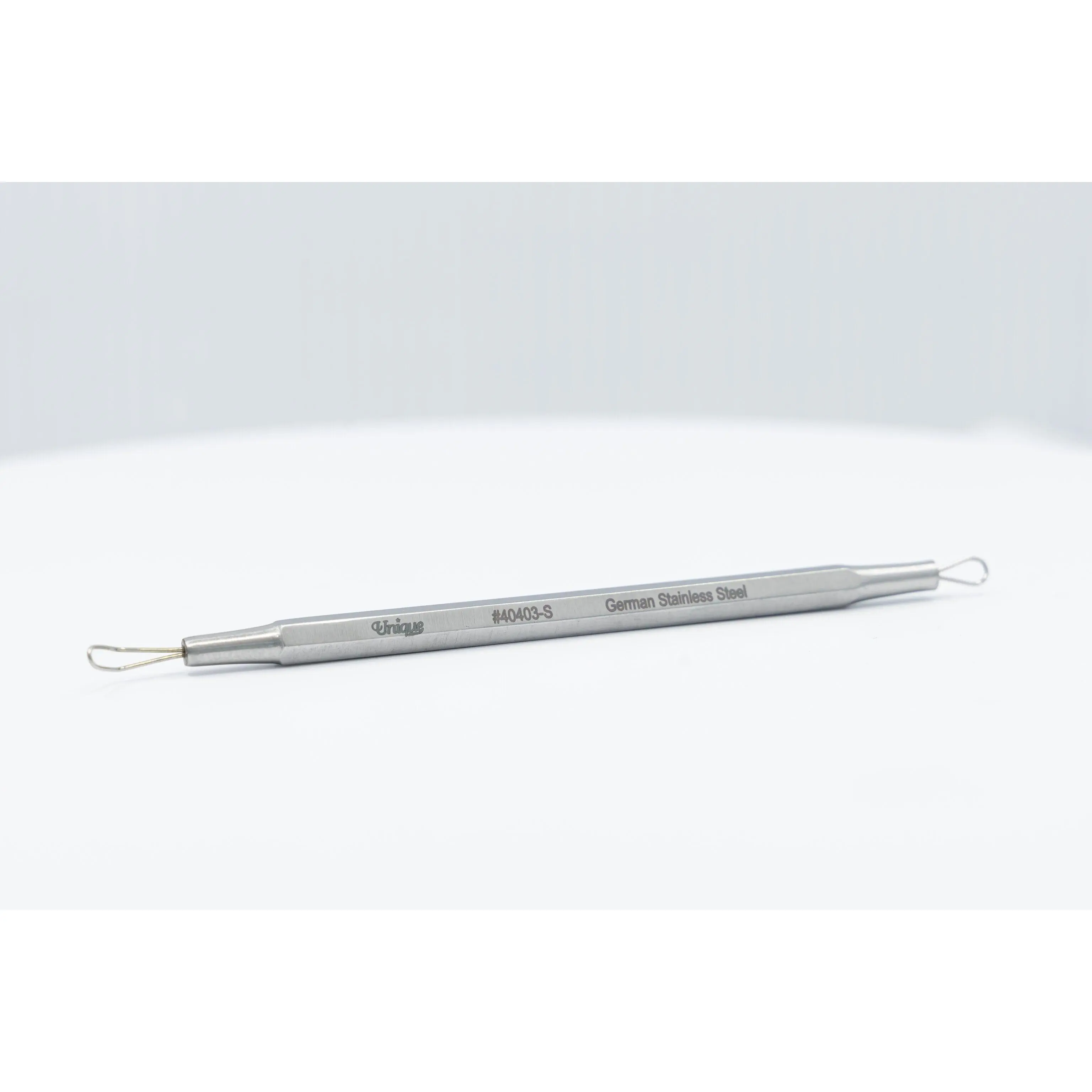 Dual-Sided Oval & Angular Comedone Extractor