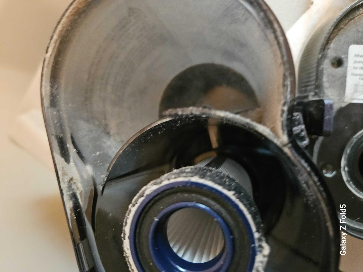 Item: Vacuum Cleaner