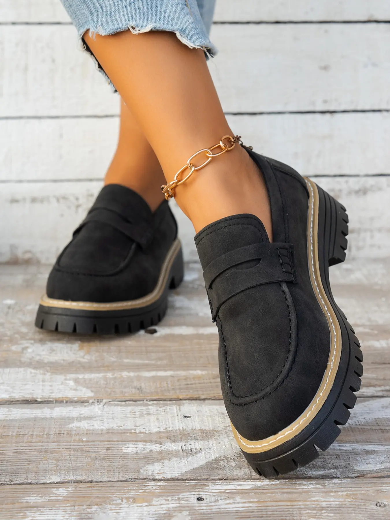 Women's Casual Thick Sole Slip On Chain Decorated Loafers, Slip Ins Shoes, Comfortable Soft Bottom, Metal Chain Decoration, Round Toe Low Top Sneakers, All Seasons