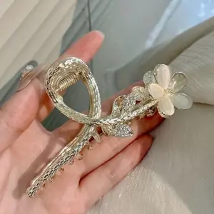 Elegant Sparkling 1pc Rhinestone Flower Hair Claw Clip with Gold Plated Design and Crystal Accents for Stylish Hair Accessory