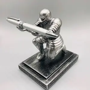 Vintage Knight Design Pen Holder - Dual Pen Slots Resin Desktop Organizer, Cool Office Gadget Masculine Home Accessory, Easter Gift for Friend & Family