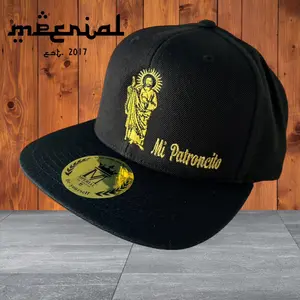 Gorra santo bordada en color dorado
