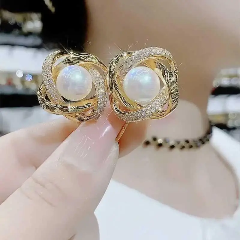 Light Stud Earrings for Women Fashionable Elegant Influencer Earrings 2025 Trendy Premium-Feel Ear Jewelry HNAM95