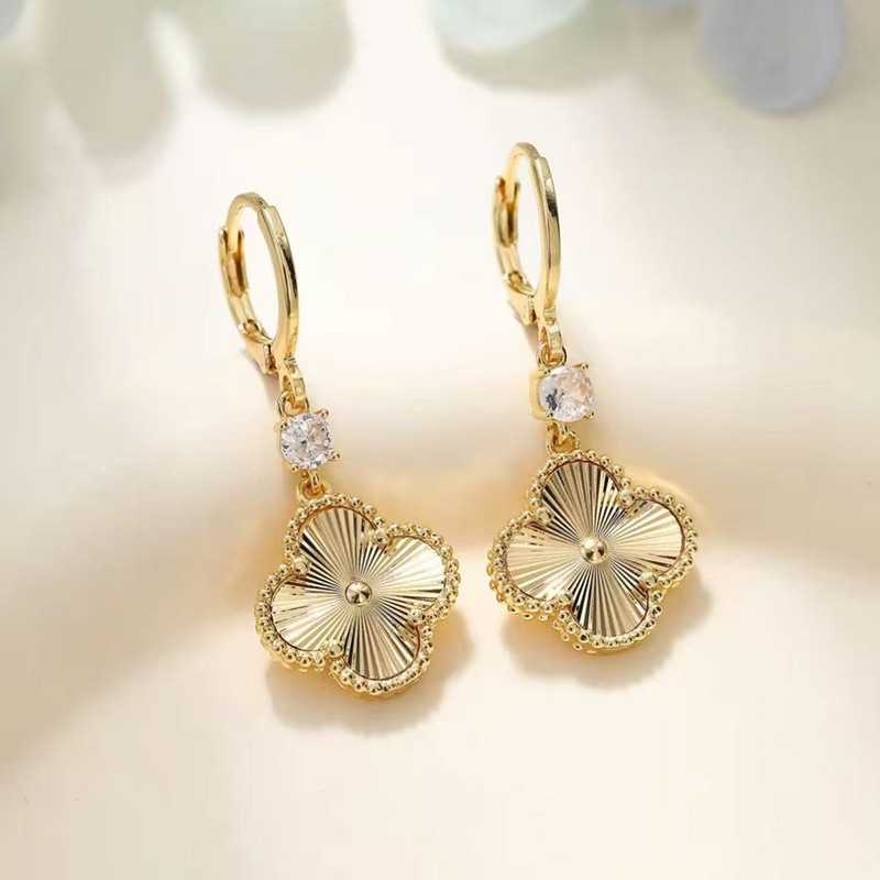 Trendy Elegant Fashionable Exquisite Micro-Pavé Four-Leaf Flower Ear Cuffs for Women Personalized Niche Designer Earrings for Women HNAM80