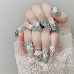 Press-On Nails Festive Snowflake Elegance 24-Piece Acrylic Set for Women's Winter Nail Art with French Pointed Design