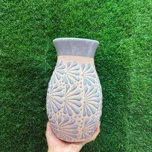 Vase Relieve Boliche color Gris Arena Sets 9.5In.