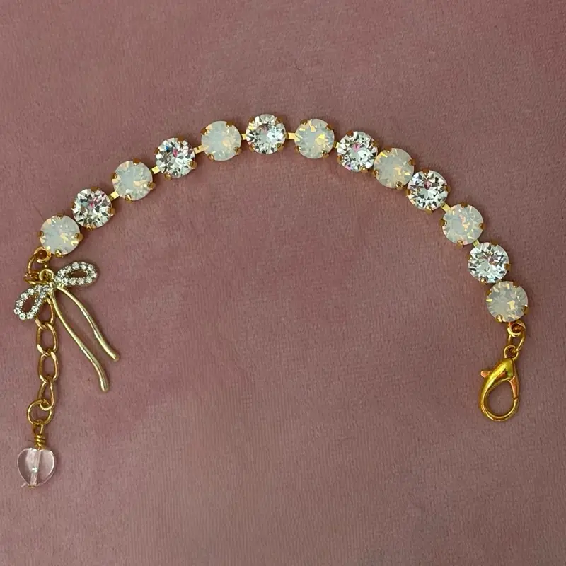 Oh My Opal Bracelet - Elegant Gold-Tone Chain with Opal Stones and Heart Charm for Women