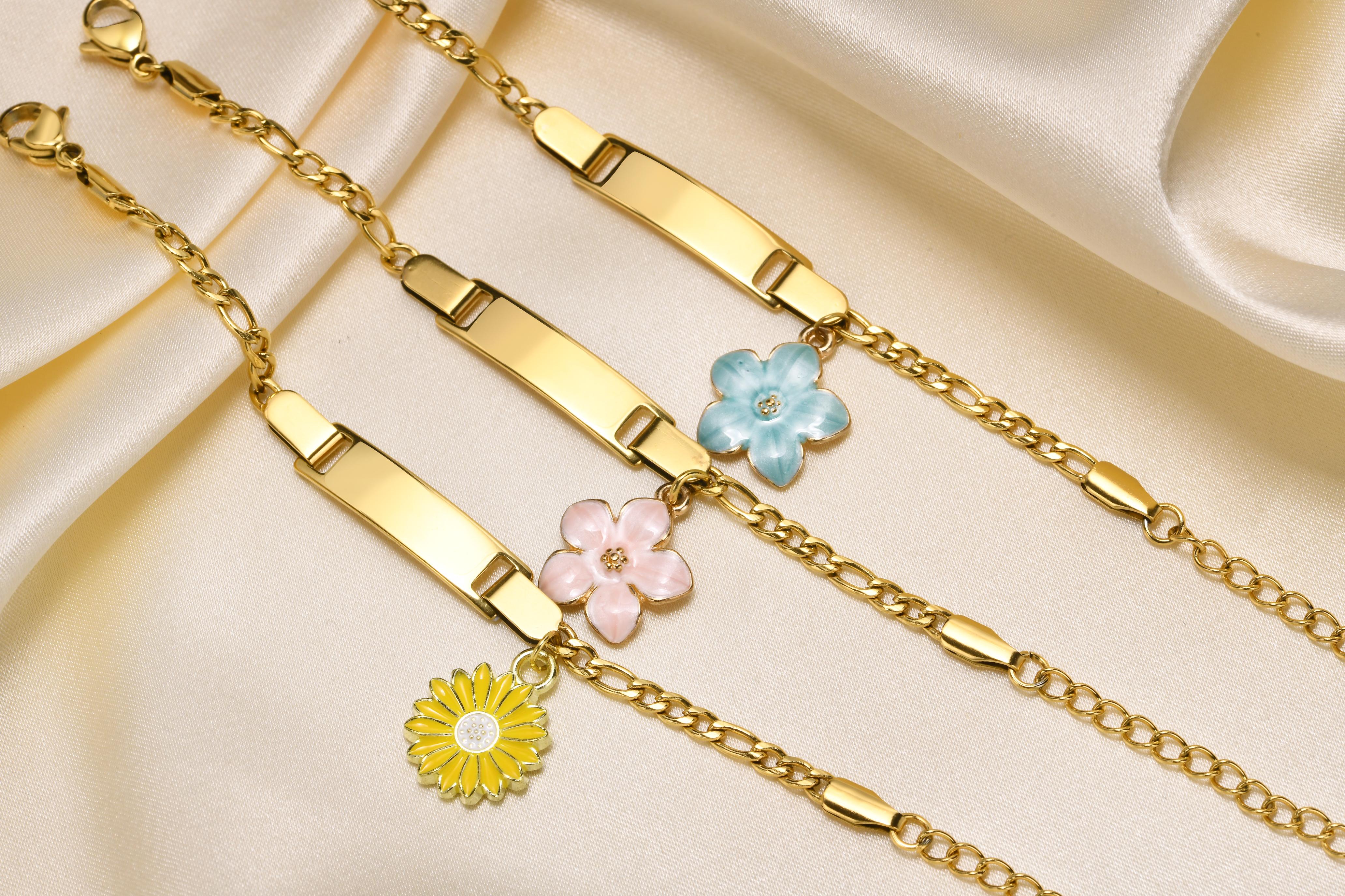 MP Kids Bracelets Personalized Name Customized Initial Letter Pendant Charm Accessories for Baby Children free gift box ,Stainless Steel Hypoallergenic Hand Chain 14K Gold Plated Jewelry Non Tarnish Birthday Gift for kids infant cute trendy