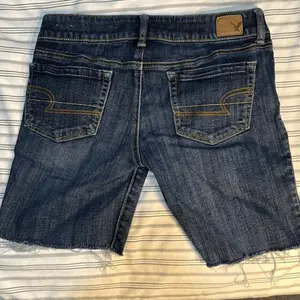 American Eagle Boyfriend Stretch Jean Shorts Size 4. Waist: 29 inches Womenswear Bottom