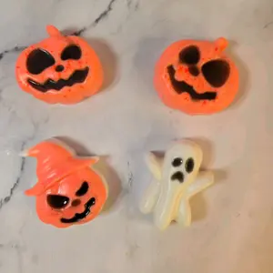 Handmade All-Natural Halloween Soap Set - Pumpkin & Ghost Shaped Soaps with Goat Milk & Shea Butter - Vanilla Pumpkin Marshmallow Scent - Gentle Cleanser for All Skin Types