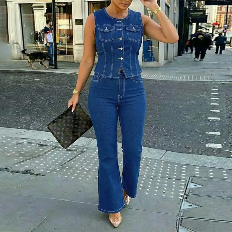 CHICME Women's 2 Pieces Outfit Sleeveless Button Front Flap Pockets Design Top and Zipper Fly Flared Pants Set Casual Contrast Stitching Denim Set