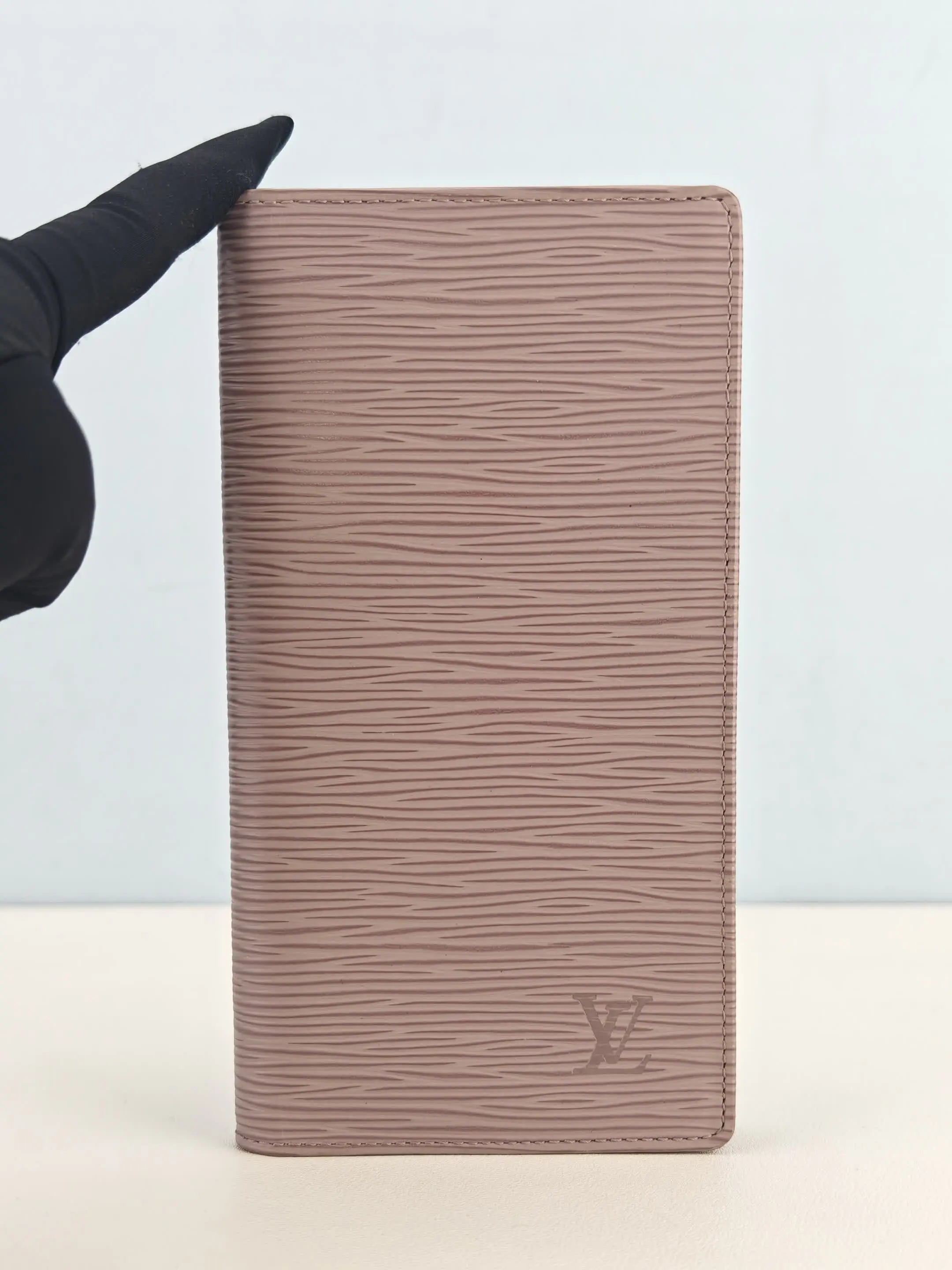 Pre-owned Epi leather Clutches & Wristlets Louis Vuitton Epi Lilac Leather Wallet【CA1022】