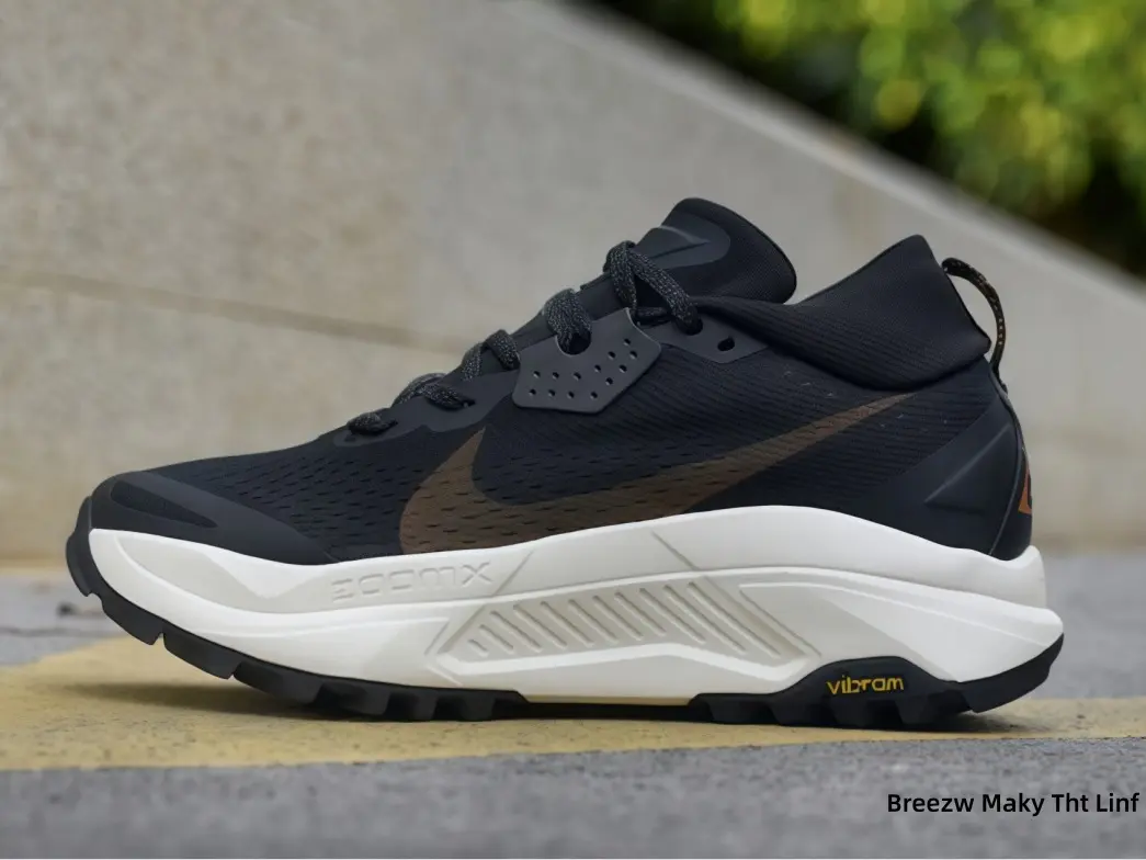 Dark trail kicks that match every outfit