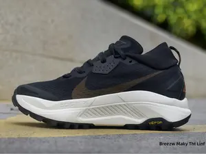 Dark trail kicks that match every outfit