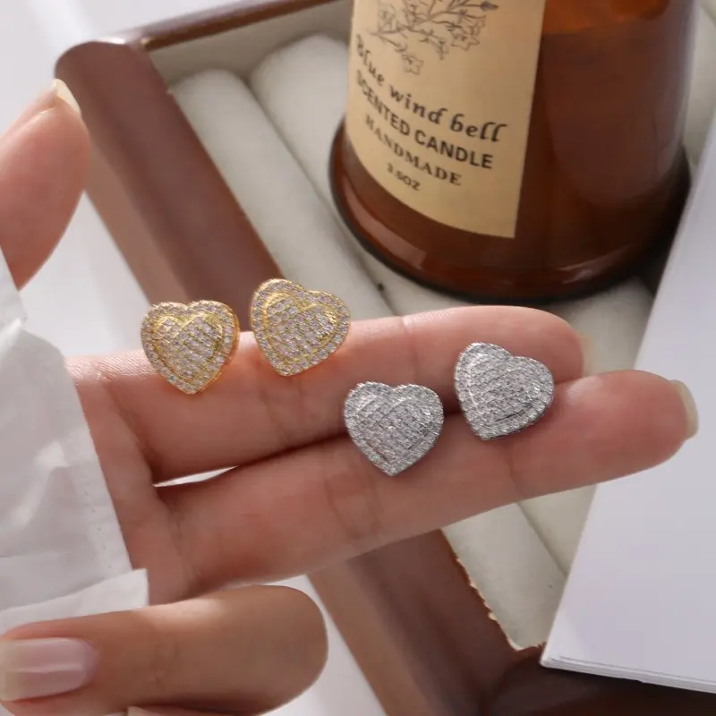 Women's Elegant Heart-Shaped Brilliant Stud Earrings - Luxury Rhinestone Decor, Easy-To-Remove Fashion Jewelry for Party Accessories, Fashion Jewelry Party, Bling Effect, Stud Embellished, Feather Light, Easy On/Off