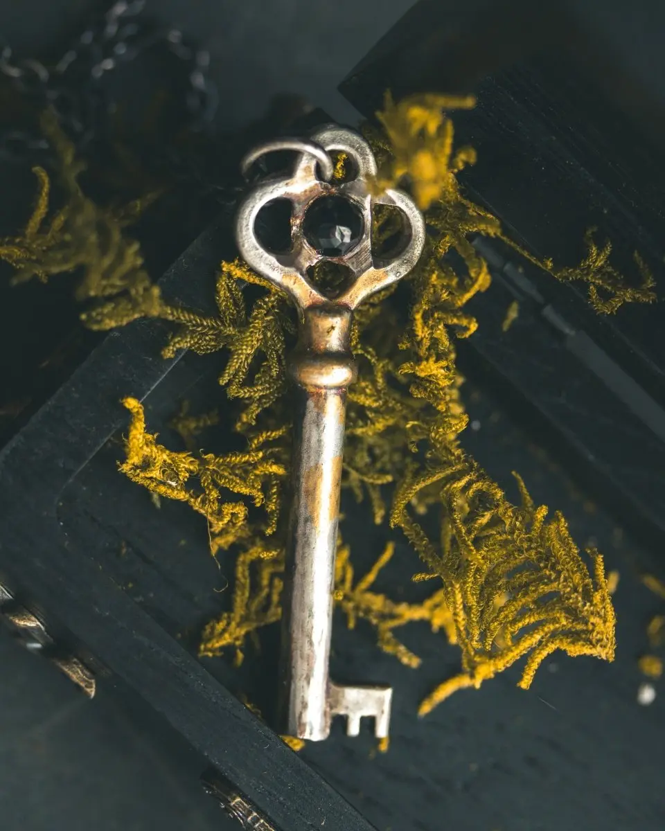 Hekate's Key Pendant with Black Spinel – A Talisman of Protection, Shadow Work, and Inner Power