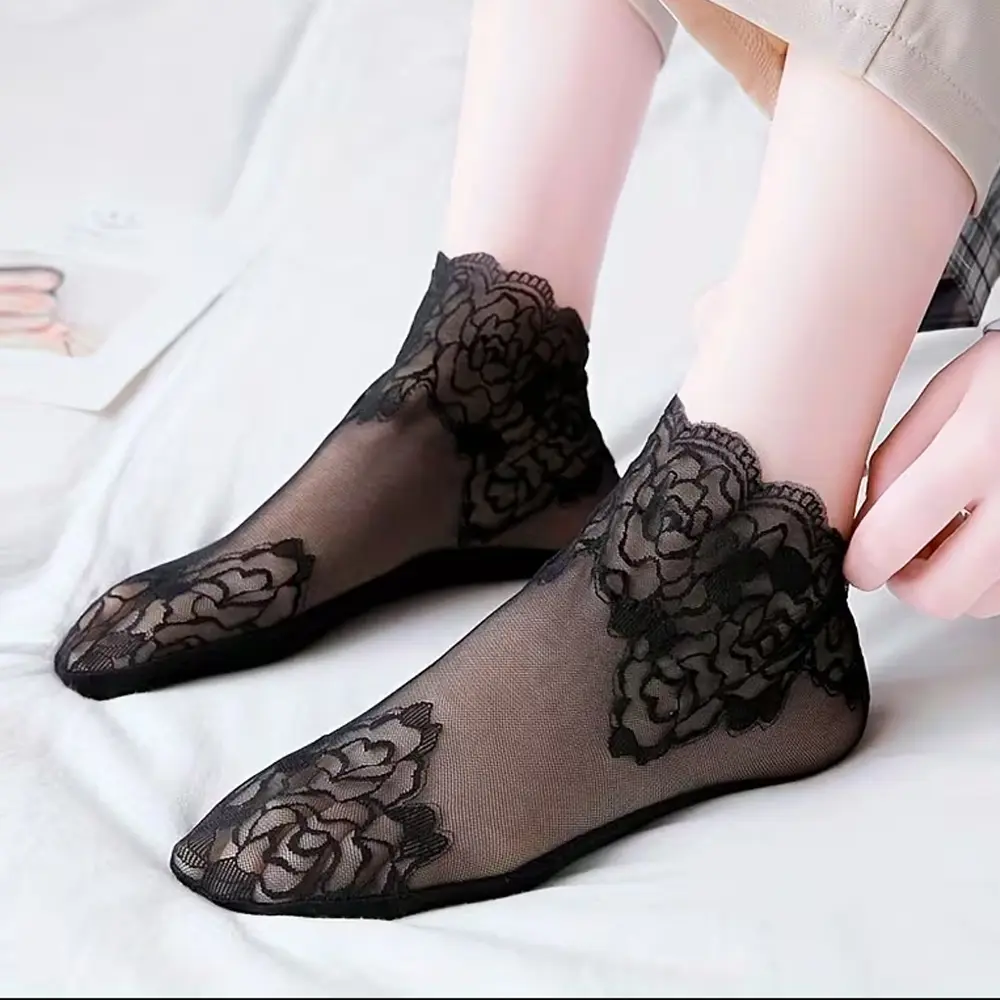 Women's Fashion Mid-Calf Socks Breathable Mesh Sports Socks Elegant Lace Trim Ankle Socks Invisible Sheer Stockings Black Casual