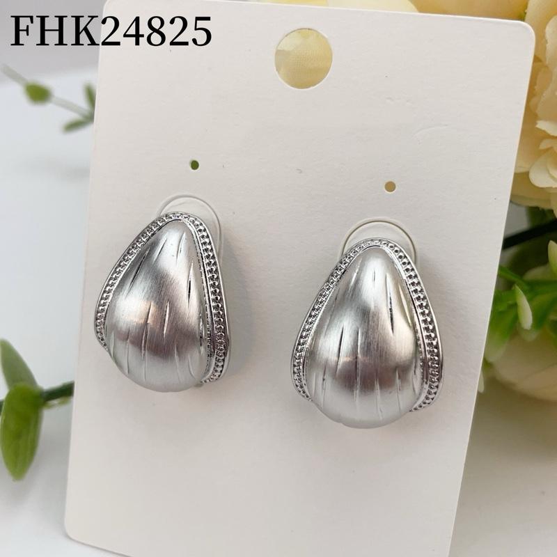 24826 Fashion Earrings Gold Color Teardrop Shape with Beaded Edge Elegant Accessory for Women