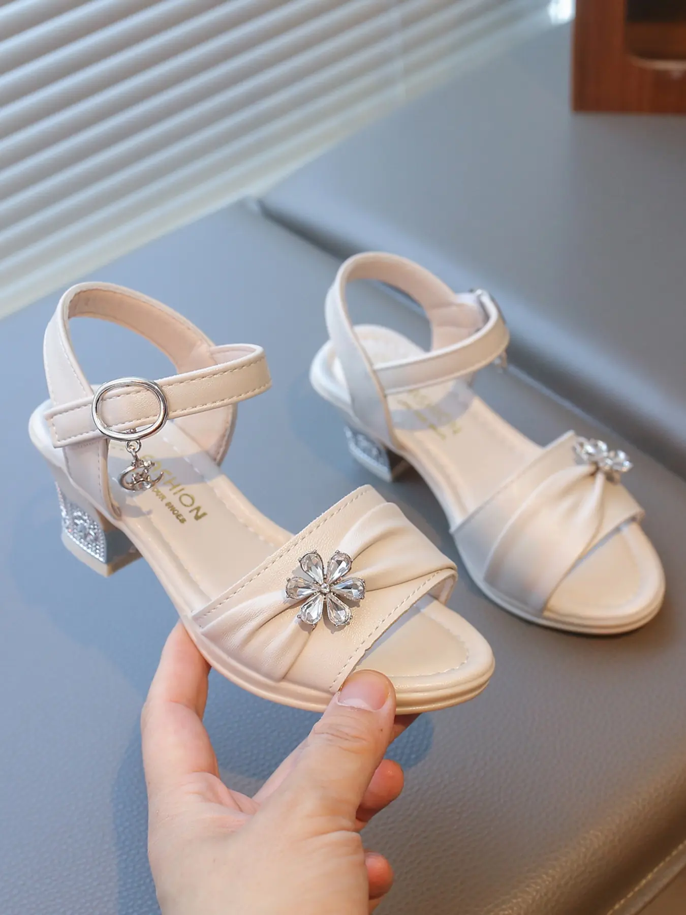 Girls' Rhinestone Sparkly Fancy PU Rubber Childrens All Match Sandals Adjustable Buckle Low Heel Comfortable Elegant Versatile Princess Style Shoes