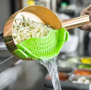 Clip On Strainer Silicone Pots and Pans, Pasta Strainer Clip on Food Strainer for Meat Vegetables Fruit Silicone Kitchen Colander,  Collapsible Silicone Pasta Strainer and Kitchen Gadget for Cooking - Easy to Use,green