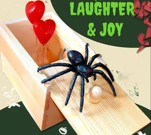 Scare the spider wooden box, spoof gifts, scary surprises, tricky toys, props