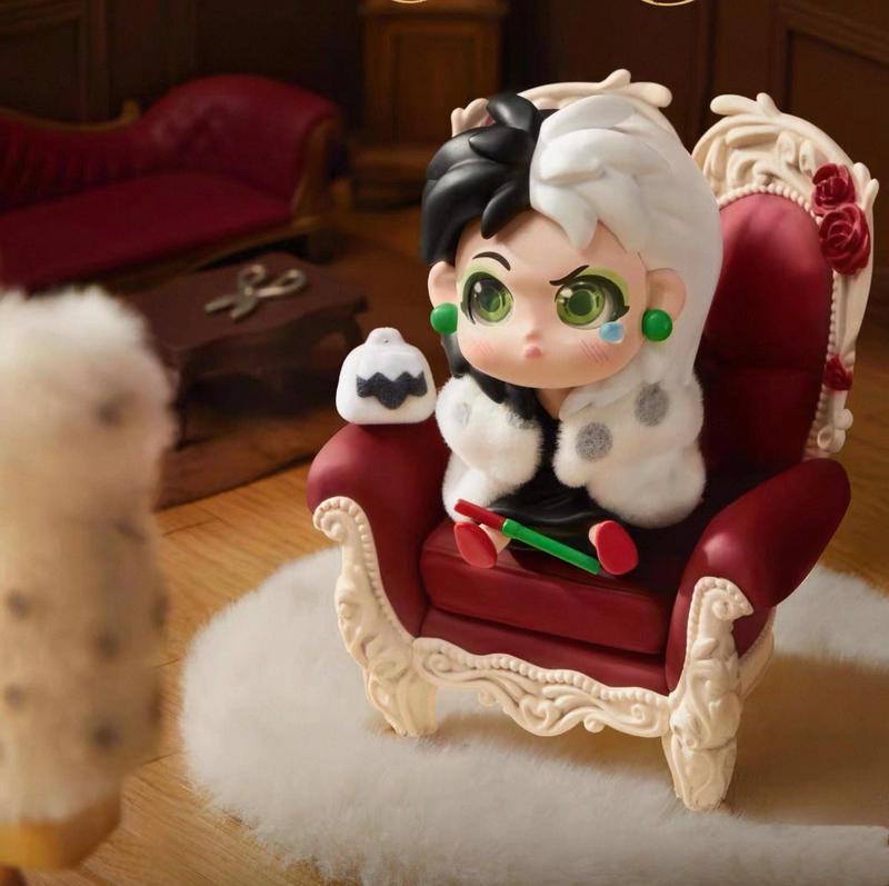 Disney Villainous Characters Collection Figure Surprise Box Collectible Figurines Features Iconic Disney Villains Withches Queen Cruella Ursula in Signature Styles Perfect for Villain Fans & Collectors Valentine Gift for Girlfriends