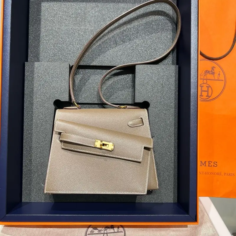 Pre-owned HERMÈS Epsom Shoulder Bags Hermes Kelly Sellier 20 “En Désordre” in Etoupe (U stamp)