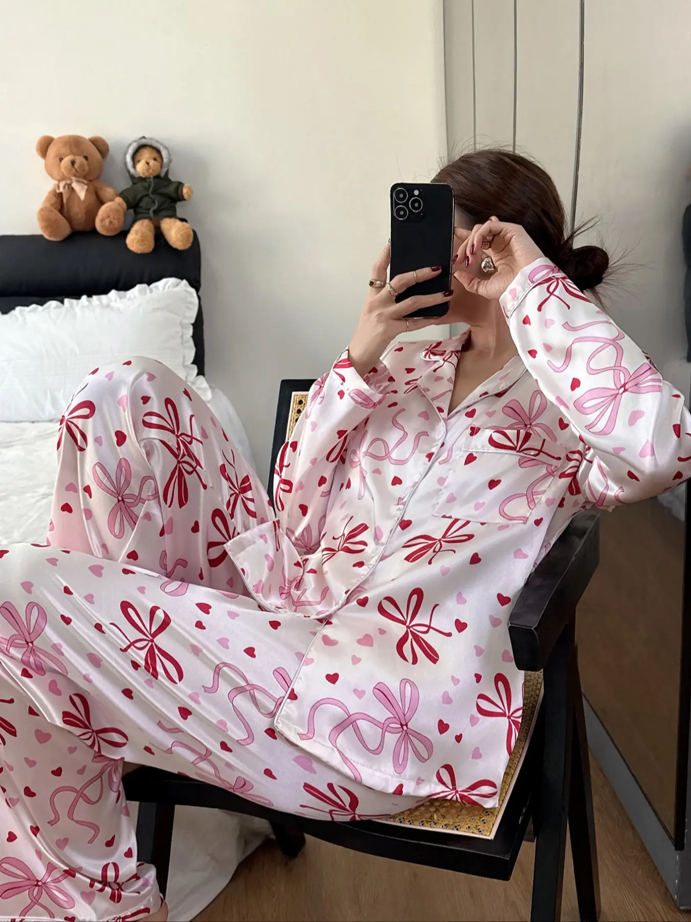 Valentine's Day Bow Heart Pattern Long Sleeve Women's Pajama Set, Soft Satin Sleepwear, Casual Loose Fit