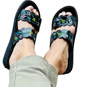 Huarache Mexicano de piel - Handmade Mexican Leather Women's Sandals - Hand Painted Flower Design - Open Toe - Comfortable Daily Use - Chancla Oscura Pintada - Versatile Footwear for All Seasons - Shoe