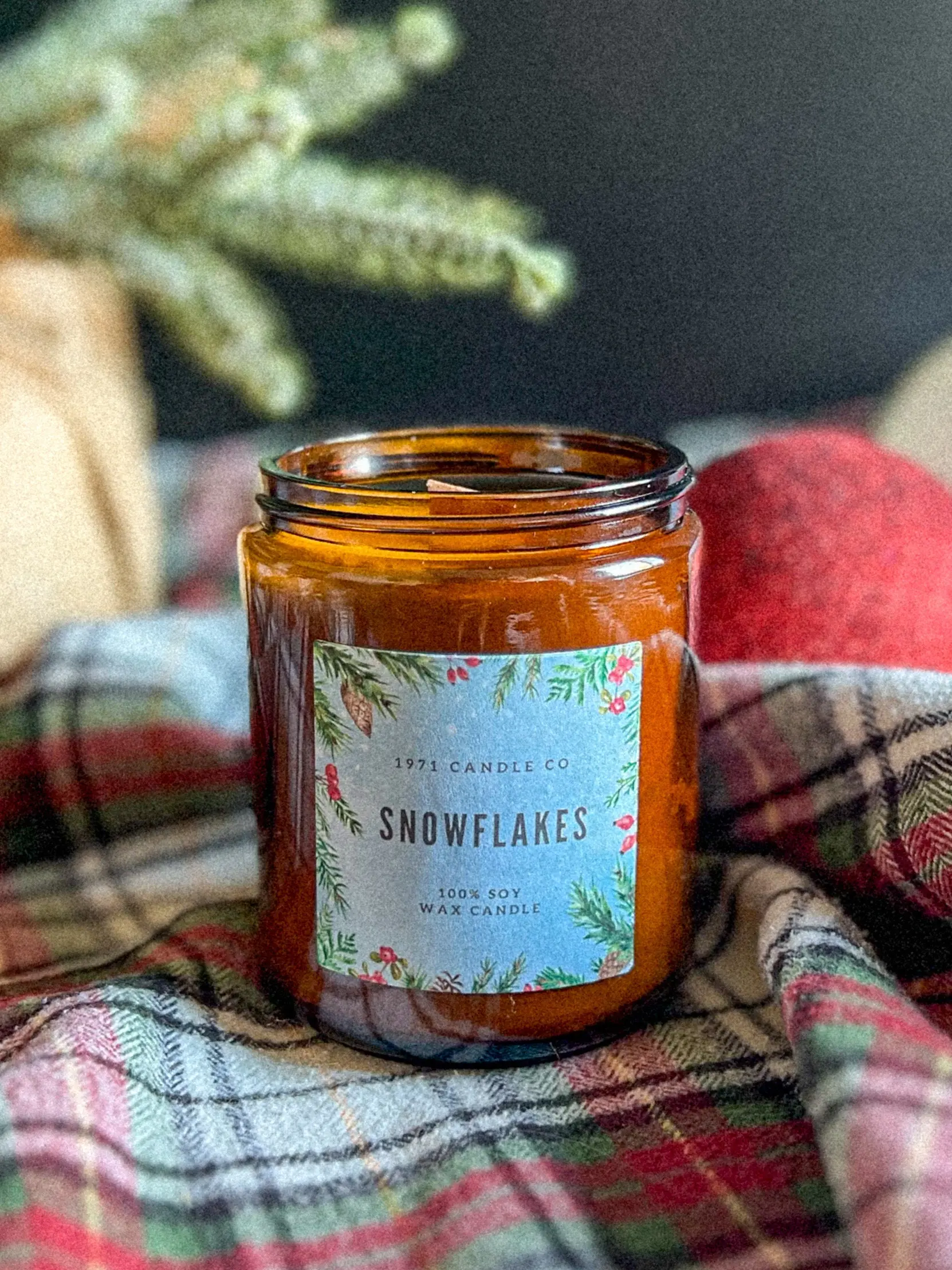 Snowflakes Wood Wick Soy Candle + Soy wax melt