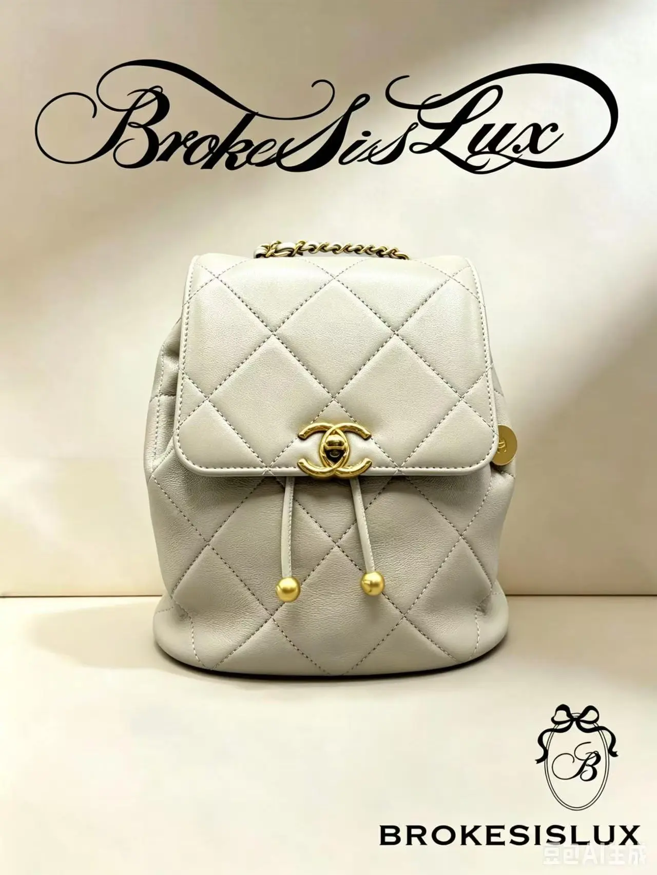Pre-owned CHANEL White Quilted Leather Compact Backpack Gold Chain, Turnlock, Minimalist Design, Everyday Casual Use, Enhanced Functionality