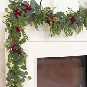 1.8m Eucalyptus Berry Pine Vine Garland, Artificial Eucalyptus Garland, 60 Heads Cedar Style, Winter Christmas Decoration for Living Room, Party, Stairs, Table Centerpiece